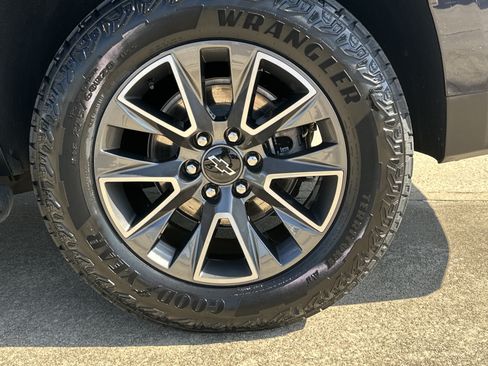 Certified 2024 Chevrolet Tahoe Z71 w/ Luxury Package AWD/4WD image 22