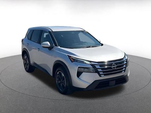 Used 2025 Nissan Rogue SV FWD image 3