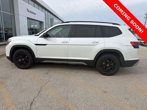 Used 2024 Volkswagen Atlas Peak Edition SEL AWD/4WD image 1