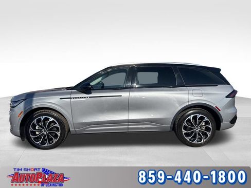 Used 2024 Lincoln Nautilus Reserve AWD/4WD image 11
