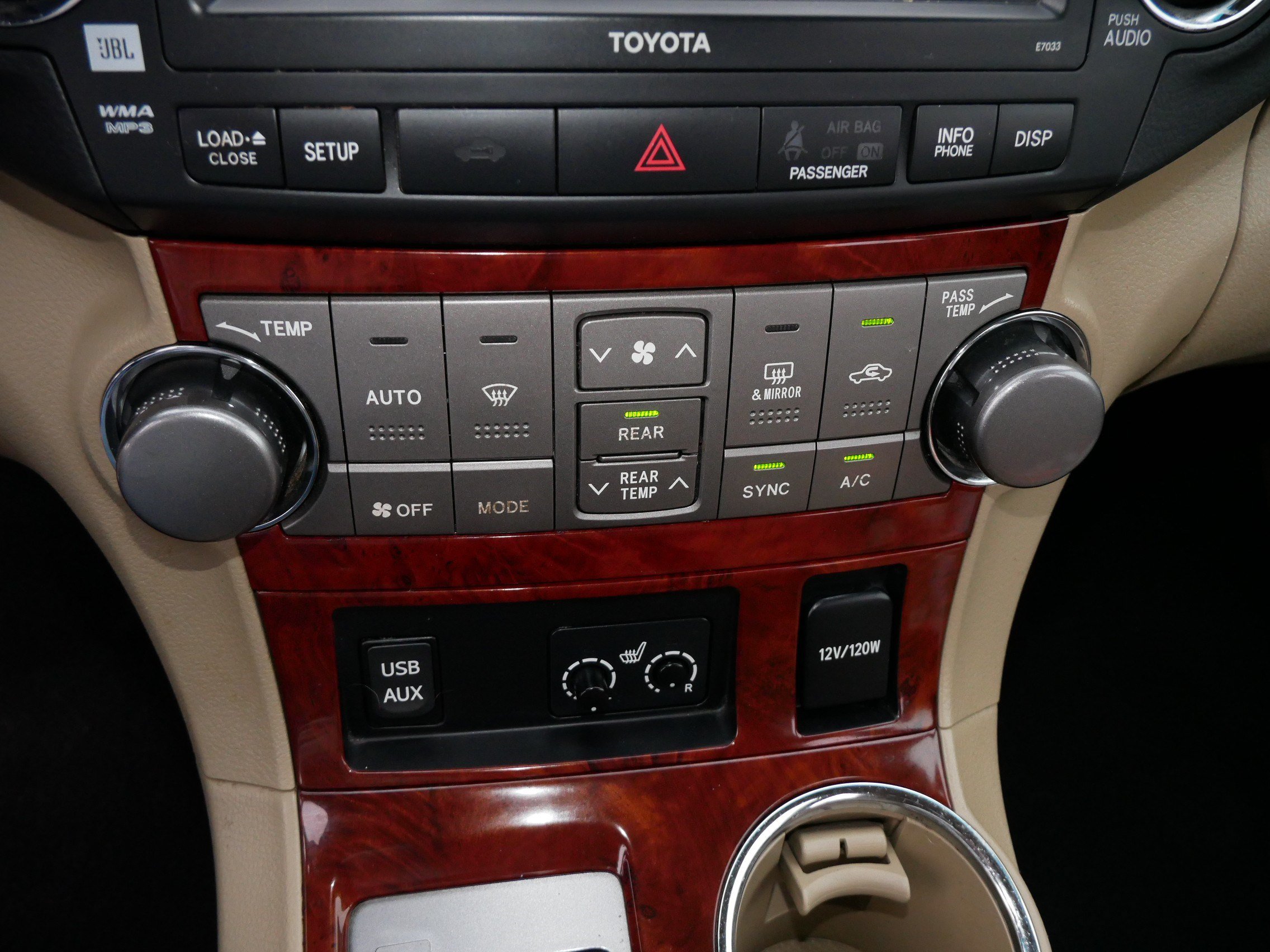 Used 2012 Toyota Highlander Limited w/ Tow Pkg AWD/4WD image 23
