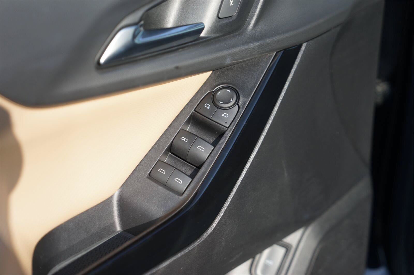 Used 2025 Chevrolet Equinox ACTIV FWD image 28