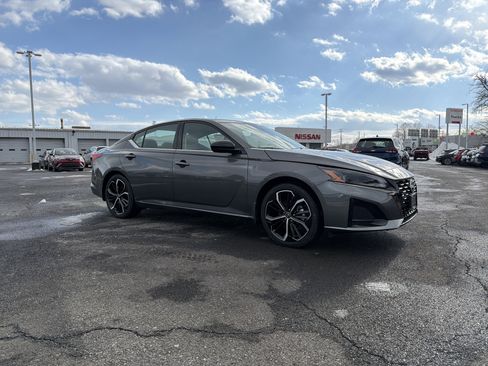 New 2025 Nissan Altima 2.5 SR w/ SR Premium Package image 3