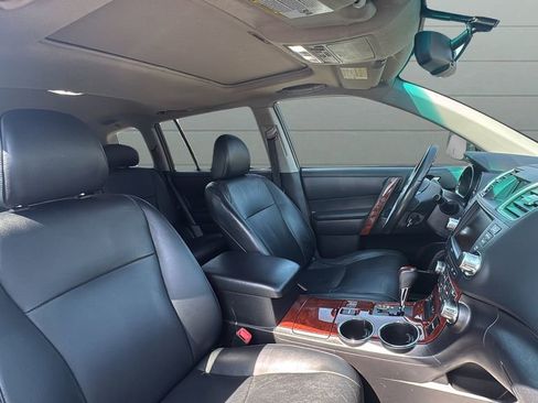 Used 2011 Toyota Highlander Limited w/ Tow Pkg image 22