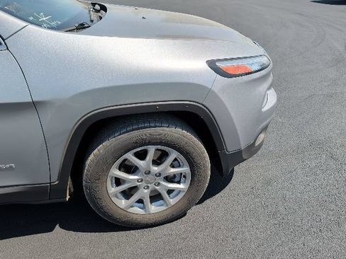 Used 2016 Jeep Cherokee Latitude AWD/4WD image 19