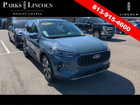 Used 2023 Ford Escape Platinum w/ Premium Technology Package AWD/4WD image 2