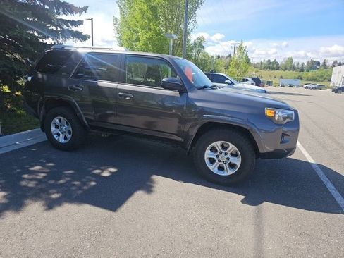 Used 2016 Toyota 4Runner SR5 RWD image 3