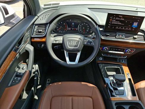 Certified 2023 Audi Q5 2.0T Premium w/ Convenience Package AWD/4WD image 2