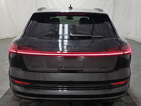 Used 2022 Audi e-tron Premium Plus w/ Premium Plus Package image 5