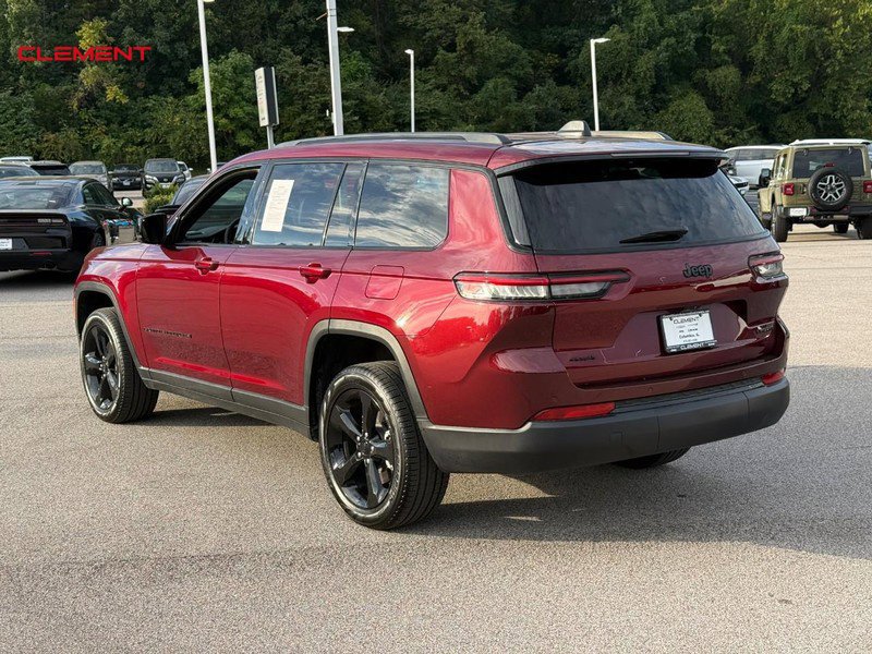 Used 2025 Jeep Grand Cherokee L Limited w/ Black Appearance Package AWD/4WD image 3