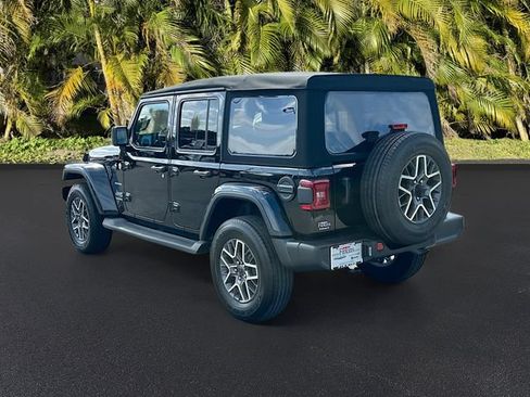 Used 2024 Jeep Wrangler Unlimited Sahara w/ Technology Group AWD/4WD image 8