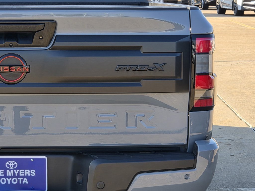 Used 2025 Nissan Frontier Pro-X RWD image 9