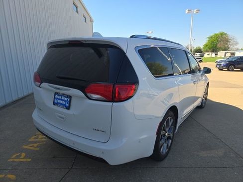 Used 2018 Chrysler Pacifica Limited w/ Tire & Wheel Group image 6