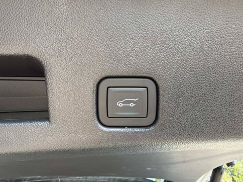 Used 2026 Chevrolet Traverse LT w/ Driver Confidence Package FWD image 33