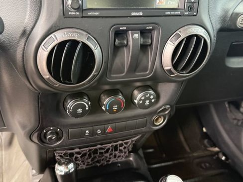 Used 2018 Jeep Wrangler Sport AWD/4WD image 19
