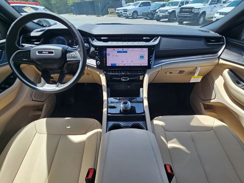 New 2026 Jeep Grand Cherokee L Limited AWD/4WD image 9
