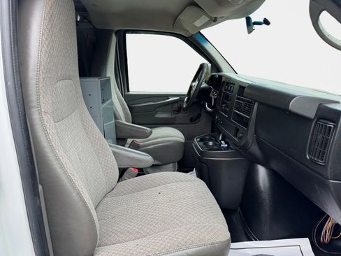 Used 2012 Chevrolet Express 2500 image 10