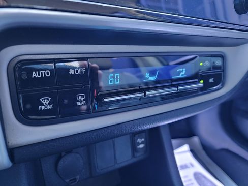 Used 2018 Toyota Corolla LE image 21