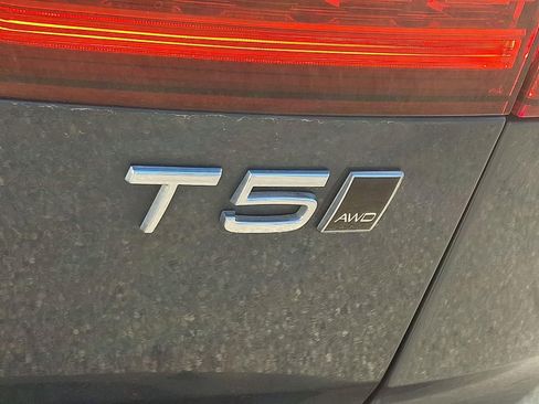 Used 2020 Volvo V60 T5 Cross Country w/ Protection Package image 31