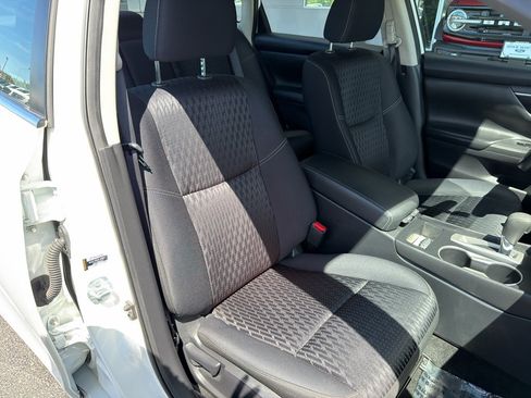 Used 2017 Nissan Altima 2.5 S w/ Power Driver Seat Package FWD image 8