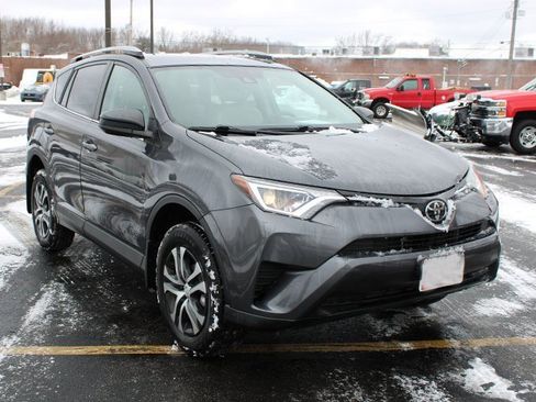 Used 2018 Toyota RAV4 LE w/ All Weather Liner Package image 4