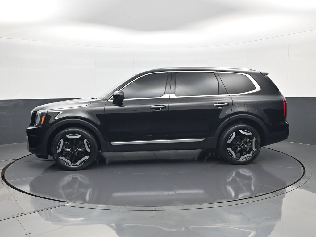 Used 2023 Kia Telluride S w/ S Sunroof Package FWD image 9