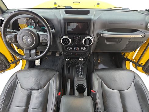 Used 2015 Jeep Wrangler Unlimited Rubicon w/ Connectivity Group image 9