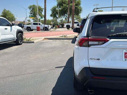 Used 2022 Toyota RAV4 XLE w/ Convenience Package AWD/4WD image 8
