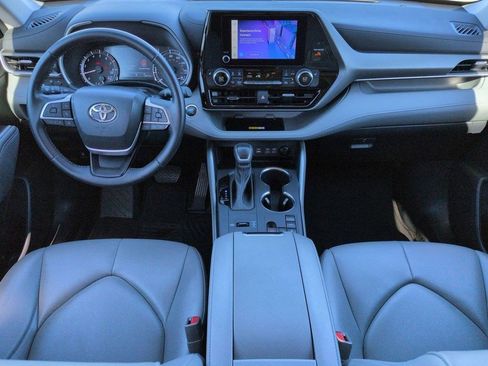 Used 2023 Toyota Highlander XLE FWD image 28