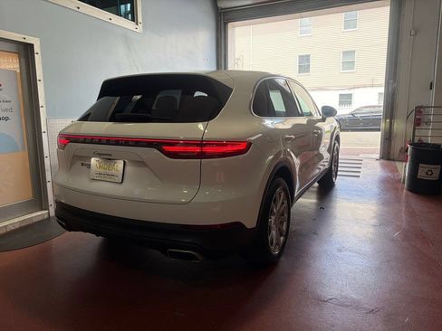 Used 2020 Porsche Cayenne AWD/4WD image 2