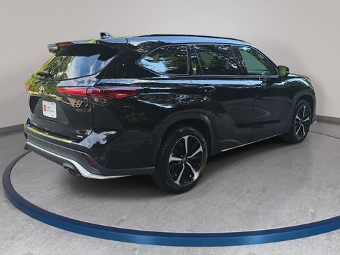 Used 2021 Toyota Highlander XSE FWD image 5
