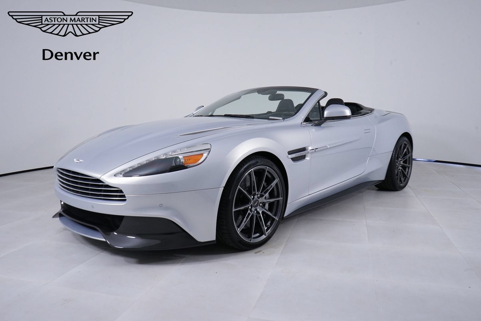 Used 2016 Aston Martin Vanquish Volante RWD image 1