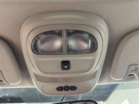 Used 2008 GMC Envoy Denali w/ Sun And 6-Disc Cd Package RWD image 18