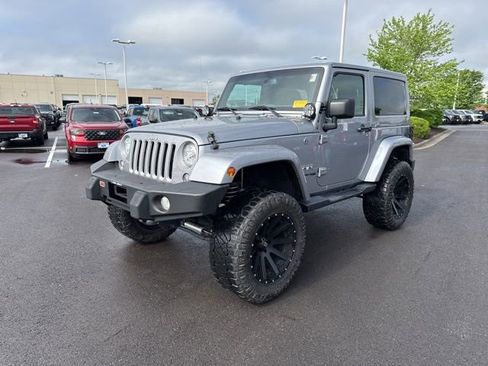 Used 2018 Jeep Wrangler Sahara AWD/4WD image 8