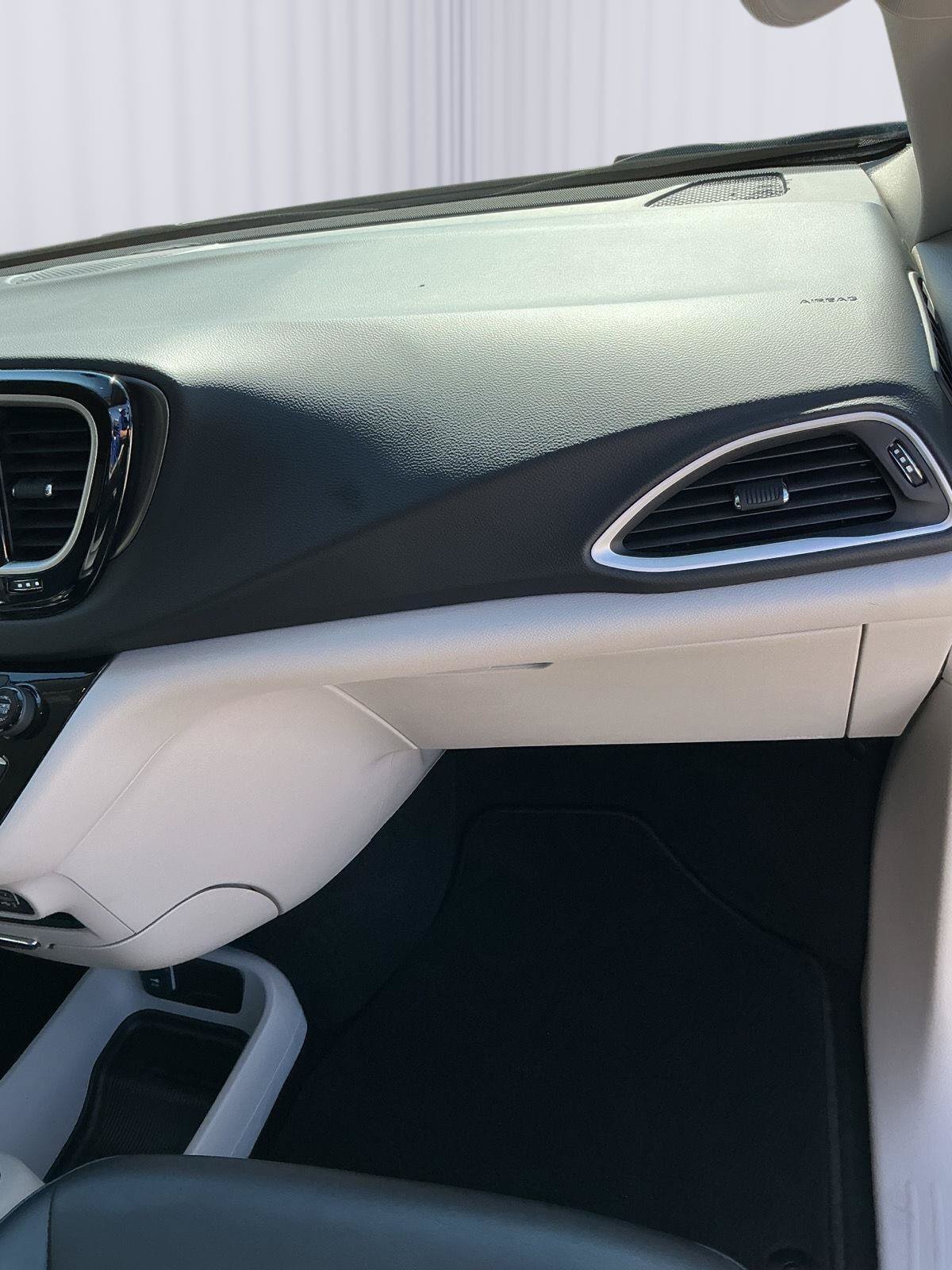 Used 2024 Chrysler Pacifica Touring-L FWD image 26