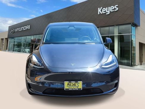 Used 2024 Tesla Model Y Long Range AWD/4WD image 2