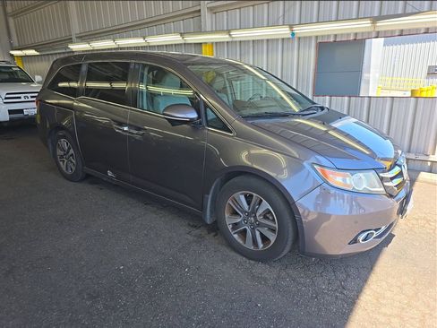 Used 2016 Honda Odyssey Touring image 3