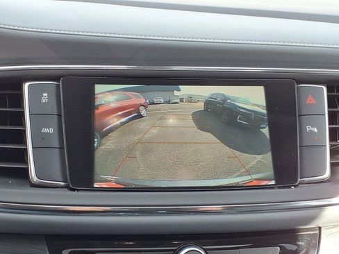 Used 2018 Buick Enclave Essence image 10