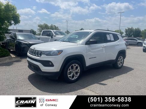 Used 2024 Jeep Compass Latitude AWD/4WD image 1