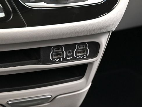 Used 2024 Chrysler Pacifica Touring-L FWD image 32