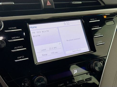 Certified 2018 Toyota Camry XLE image 9