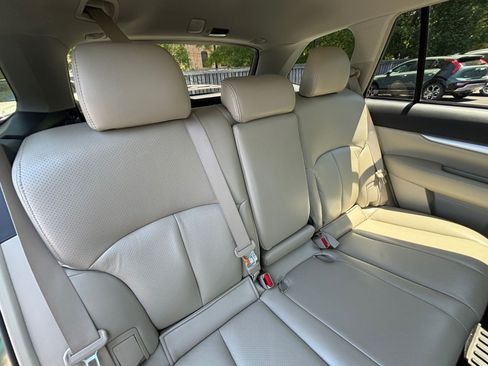 Used 2010 Subaru Outback 2.5i Premium AWD/4WD image 18
