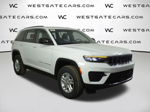 New 2025 Jeep Grand Cherokee Laredo image 2