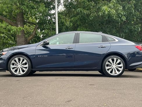 Used 2017 Chevrolet Malibu Premier w/ Premier Sun and Wheel Package FWD image 5