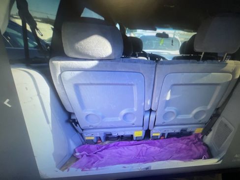 Used 2001 Toyota Sienna XLE image 11