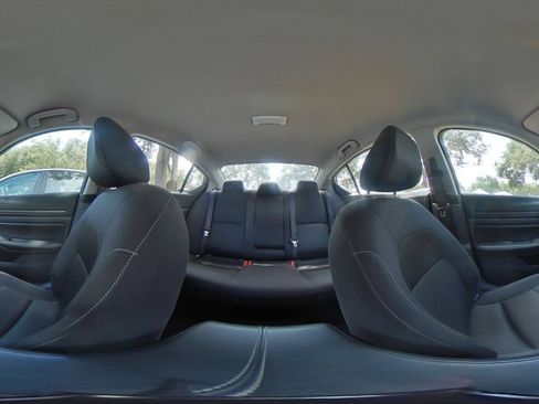 Used 2025 Nissan Altima 2.5 SV FWD image 42