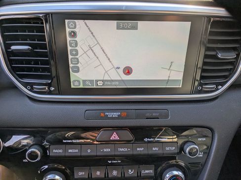 Used 2021 Kia Sportage EX w/ EX Technology Package image 18