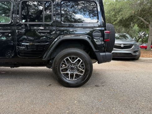 Used 2025 Jeep Wrangler Unlimited Sahara AWD/4WD image 28