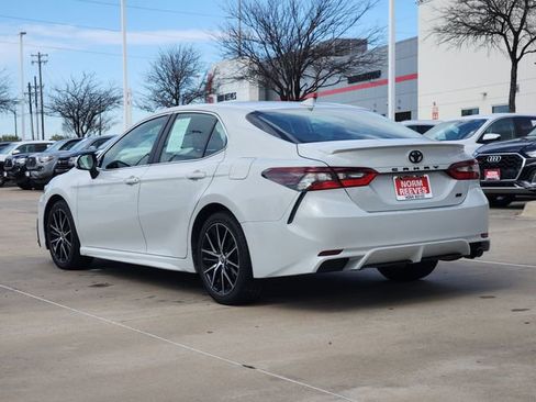 Used 2023 Toyota Camry SE image 4