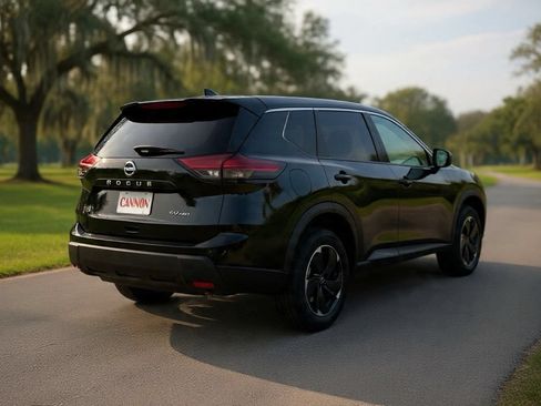 Used 2024 Nissan Rogue SV AWD/4WD image 6